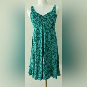 NWOT green floral patterned knit dress, cute, flattering, soft, Wild Fable Small